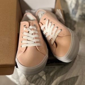 Hurley walking shoes or just around, very color beautiful BNWT, size 9